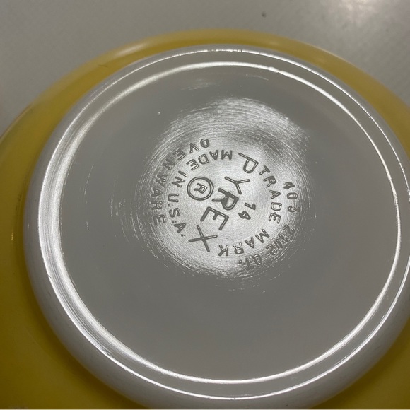 Vintage Pyrex 3-Bowl Set - Picture 7 of 8